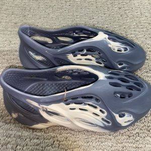 Yeezy foams size 7 mens